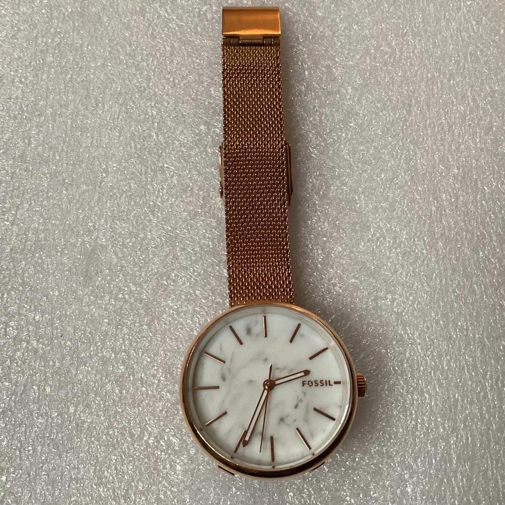 Fossil Hutton Three-Hand Rose Gold-tone Women’s Watch (BQ3491)